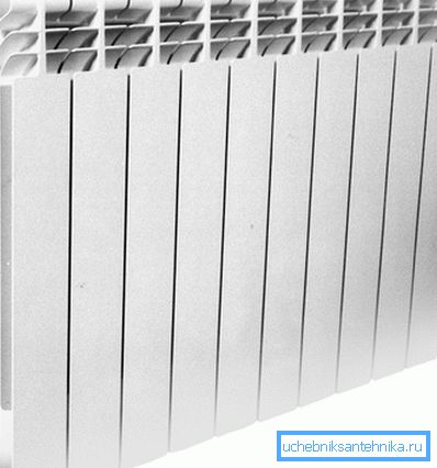 Aluminijski radijator je u vodstvu zahvaljujući visokoj provodljivosti topline i razvijenim perajama.