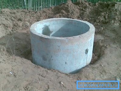 Betonski prsten mora biti pripremljen za doradu. Betonski prsten mora biti pripremljen za doradu.