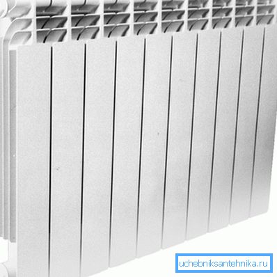Bimetalni radijator 500 od 80 do 80 sastoji se od čeličnog umetka i vanjske aluminijske ljuske
