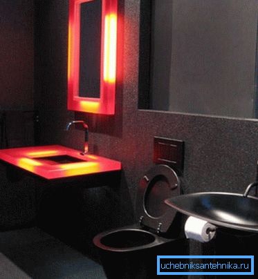 Crni WC u WC-u, koji je ukrašen u stilu hi-tech Crni WC u WC-u, koji je ukrašen u stilu hi-tech
