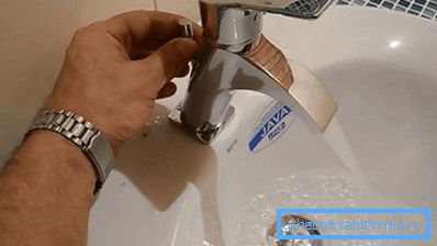 Da biste provjerili kanalizaciju, dovoljno je skupiti puni sudoper i ispirati ga. Da biste provjerili kanalizaciju, dovoljno je skupiti puni sudoper i ispirati ga.