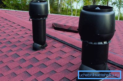 Deflektor je opremljen s obje ventilacijske cijevi.