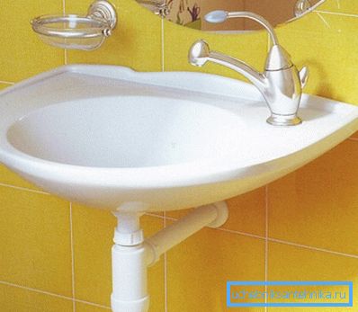 Umivaonik za bebe savršeno se uklapa u unutrašnjost kupaonice apartmana Umivaonik za bebe savršeno se uklapa u unutrašnjost kupaonice apartmana