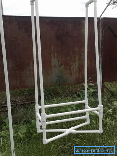 Dječje ljuljanje sakupljeno od takvog materijala može izgledati još jače i pouzdanije od sličnih dizajna tvorničke proizvodnje Dječje ljuljanje sakupljeno od takvog materijala može izgledati još jače i pouzdanije od sličnih dizajna tvorničke proizvodnje