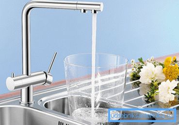 Nije potrebno instalirati zasebni uređaj za isporuku filtrirane vode. Nije potrebno instalirati zasebni uređaj za isporuku filtrirane vode.