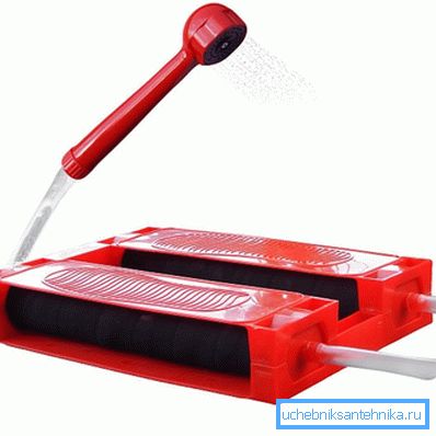 Tuš za davanje s pompom stopala.