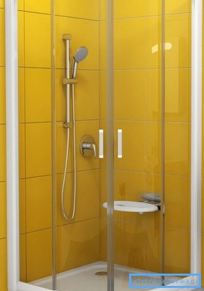 Kutak za tuširanje 100x100 cm opremljeno sjedalom Kutak za tuširanje 100x100 cm opremljeno sjedalom