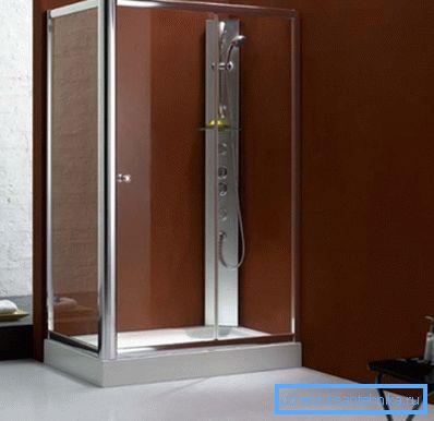 Kutovi za tuširanje 120x90 cm dobro su prozračeni zbog nedostatka krova Kutovi za tuširanje 120x90 cm dobro su prozračeni zbog nedostatka krova
