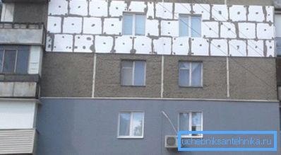 Učinkovit način uštede energije je izoliranje vanjskih zidova zgrade s pjenastim pločama. Učinkovit način uštede energije je izoliranje vanjskih zidova zgrade s pjenastim pločama.