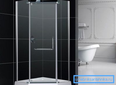 Elegantni kutni tuš s 5 kutova Elegantni kutni tuš s 5 kutova