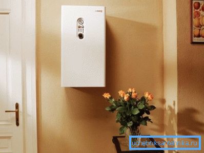 Električni kotao u unutrašnjosti Električni kotao u unutrašnjosti