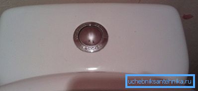 Ako gumb za WC ne radi, popravite slomljenu vuču.