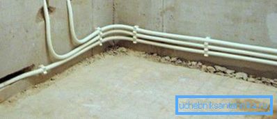 Slika metalnog plastičnog cjevovoda sustava grijanja Slika metalnog plastičnog cjevovoda sustava grijanja