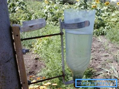 Photo washstand u zemlji plastične boce. Photo washstand u zemlji plastične boce.