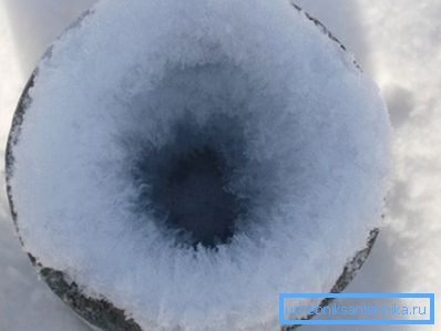 Rime u usponskom otvaranju na krovu. Rime u usponskom otvaranju na krovu.