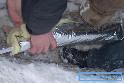 Visoka kvaliteta weatherization od kanalizacijskih cijevi će spriječiti njihovo zamrzavanje Visoka kvaliteta weatherization od kanalizacijskih cijevi će spriječiti njihovo zamrzavanje