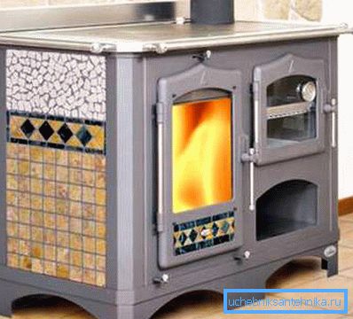 Kamin s vodenom jaknom Kamin s vodenom jaknom