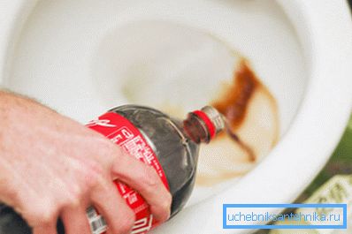Coca-Cola uklanja hrđu zbog visokog sadržaja fosforne kiseline. Coca-Cola uklanja hrđu zbog visokog sadržaja fosforne kiseline.
