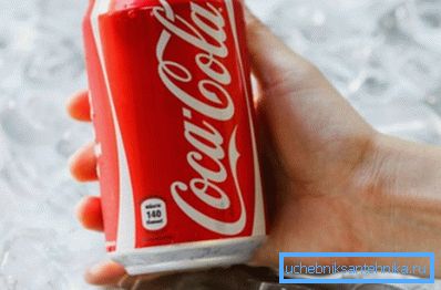 Cola se može nositi s smeđom patinom na toaletu Cola se može nositi s smeđom patinom na toaletu