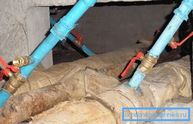 Komunikacije i ventili u podrumu trebaju održavanje.