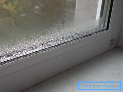 Kondenzacija na prozorima siguran je znak nedovoljne ventilacije. Kondenzacija na prozorima siguran je znak nedovoljne ventilacije.