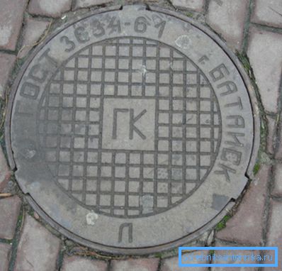 Poklopac šahtova izrađen od lijevanog željeza Poklopac šahtova izrađen od lijevanog željeza