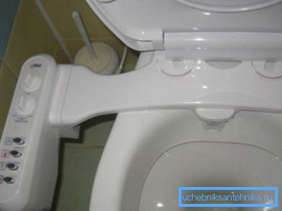WC pokrivač s higijenskim tušem WC pokrivač s higijenskim tušem