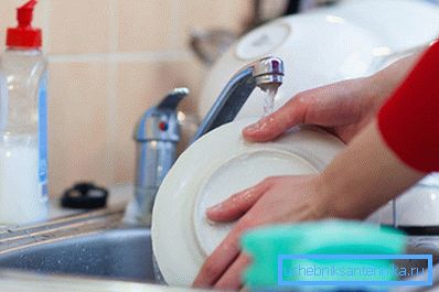 Kuhinjski sudoper 40 cm do 40 cm u potpunosti zatvara prljave posude namijenjene pranju Kuhinjski sudoper 40 cm do 40 cm u potpunosti zatvara prljave posude namijenjene pranju