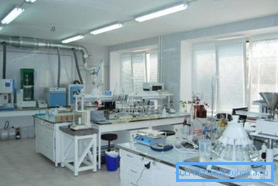Laboratorij koji istražuje kakvoću vode. Laboratorij koji istražuje kakvoću vode.