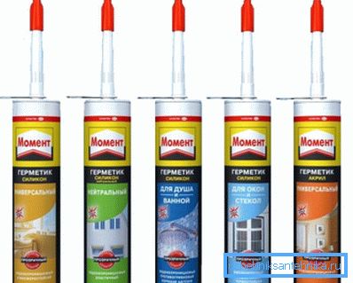Bolje je uzeti kvalitetni brtveni materijal od Momenta ili Ceresita. Jeftini spojevi karakteriziraju loše prianjanje na glatke površine. Bolje je uzeti kvalitetni brtveni materijal od Momenta ili Ceresita. Jeftini spojevi karakteriziraju loše prianjanje na glatke površine.
