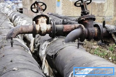 Vode tople vode su izolirane ne samo da spriječe kondenzaciju, već i da štedi energiju. Vode tople vode su izolirane ne samo da spriječe kondenzaciju, već i da štedi energiju.