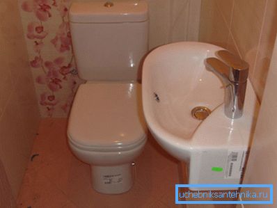 Mali WC je izvrsno rješenje za skučene zahode. Mali WC je izvrsno rješenje za skučene zahode.