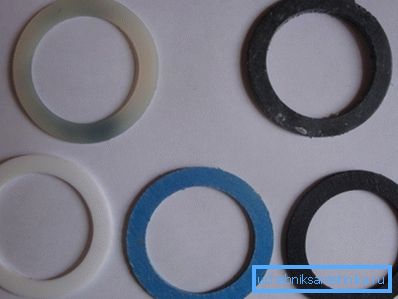 Presvlake za brtvljenje baterija izrađene su od različitih materijala. Presvlake za brtvljenje baterija izrađene su od različitih materijala.