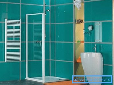 Minimalistički tušni prostor s dimenzijama 80x80 cm Minimalistički tušni prostor s dimenzijama 80x80 cm