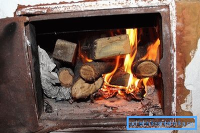 Minus štednjak sustav grijanja u potrebi za stalno dodavanje goriva Minus štednjak sustav grijanja u potrebi za stalno dodavanje goriva