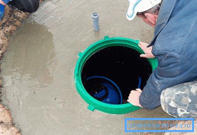 Ugradnja opreme u plastičnu kutiju za bušotine Ugradnja opreme u plastičnu kutiju za bušotine