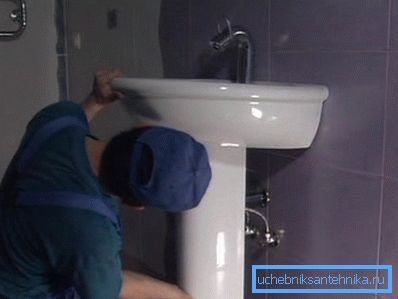 Ugradnja plastičnih elemenata za umivaonik Ugradnja plastičnih elemenata za umivaonik