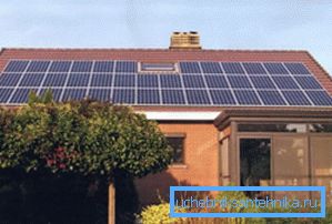 Ugradnja solarnih panela na krovu. Ugradnja solarnih panela na krovu.