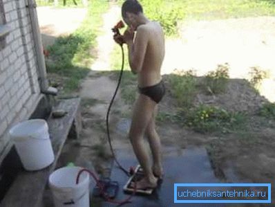Možete to učiniti bez držača za lonac za zalijevanje.