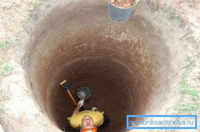 Na fotografiji - proces kopanja bušotine. Na fotografiji - proces kopanja bušotine.