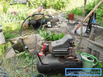 Na foto - pumpanju bušotine nakon bušenja Na foto - pumpanju bušotine nakon bušenja