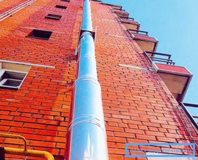 U foto - dimnjak od nehrđajućeg čelika U foto - dimnjak od nehrđajućeg čelika