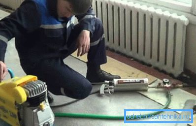 U foto - hidropneumatskom ispiranju kruga grijanja