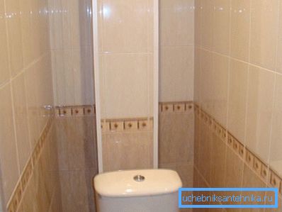 U foto okviru je ukrašen u općem stilu zahod U foto okviru je ukrašen u općem stilu zahod