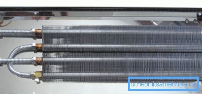 Na foto-bakreni-aluminijski konvektor Na foto-bakreni-aluminijski konvektor