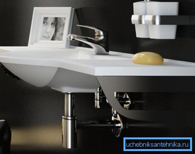 Na fotografiji - vanjski kromirani umivaonik za sudoper