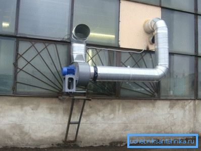 Na foto - opremljenom sustavu razmjene zraka u industrijskom poduzeću. Na foto - opremljenom sustavu razmjene zraka u industrijskom poduzeću.