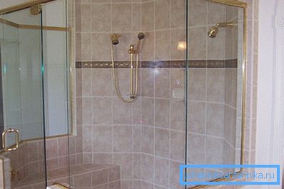 Na fotografiji: velika prednost nezavisne konstrukcije štandova - mogućnost izgradnje struktura bilo koje veličine i oblika. Na fotografiji: velika prednost nezavisne konstrukcije štandova - mogućnost izgradnje struktura bilo koje veličine i oblika.