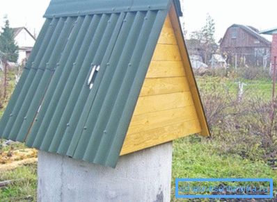 Fotografija pokazuje dobro s krovićem u gotovom obliku. Fotografija pokazuje dobro s krovićem u gotovom obliku.