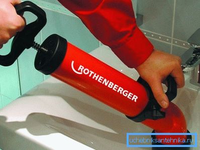 Na fotografiji - koristimo ručnu hidrauličku pumpu Na fotografiji - koristimo ručnu hidrauličku pumpu